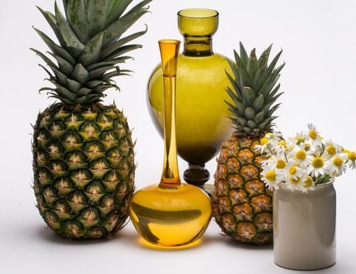 Ananas, rumianek i dwie amfory