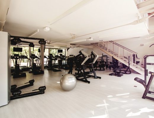 Sprzęt do ćwiczeń w klubie fitness