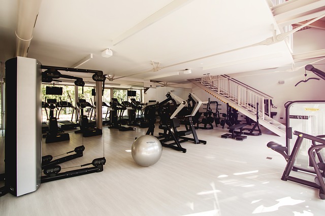 Sprzęt do ćwiczeń w klubie fitness